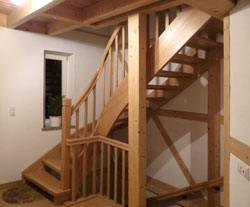 Holztreppe in einem Fachwerkhaus